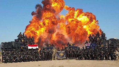 伊拉克反恐特种部队以爆炸作背景，拍摄“最轰烈”毕业照