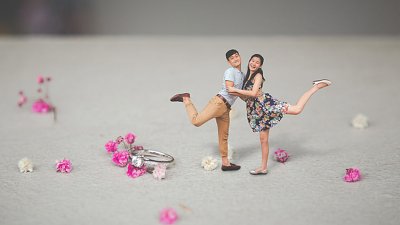 新加坡准新人受童话《拇指姑娘》启发，拍摄微缩Pre-wedding相片