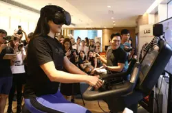VR健身单车体验骑住“独角兽”做Gym