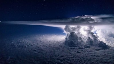 这些机会...机师37,000尺高空拍摄大型风暴！