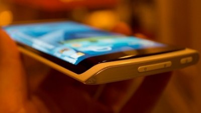 Samsung弧形屏幕手机将于10月登场?