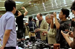 香港摄影器材跳蚤市场：摄影展览什么好？人像摄影展览目前哪里有摄影展览