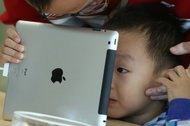 玩iPad长大的一代怎样学会交际和独处？