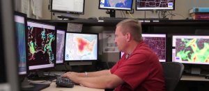 NASA科学家利用超级电脑模拟暴风雨，预测飓风路径与强度