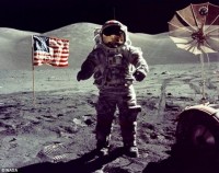 登月最后一人透露将相机留在月球表面