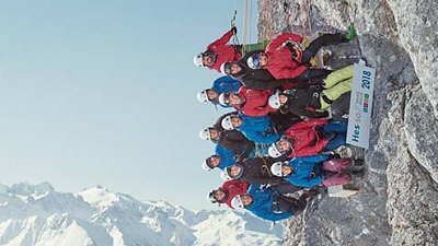 【劲过谢天华】瑞士大学生攀阿尔卑斯山，以近90°挑战地心吸力拍摄照片