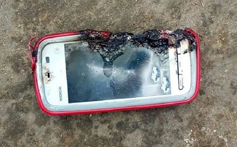 边打电话边充电 18岁印度少女被诺基亚手机炸死