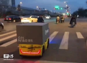 菜鸟无人车开放道路测试视频曝光：带货箱没有驾驶室