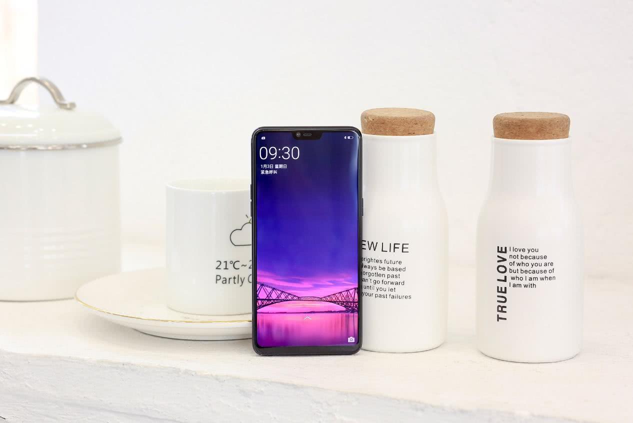 OPPOR15产品赏识：将紫色星空嵌进手机