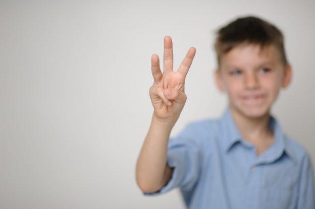 别阻止小孩用手指算数 研究：可奠定数学才能