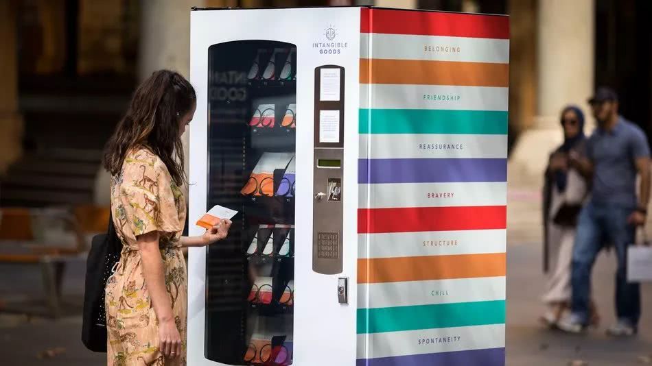 澳大利亚人设计了一款特别的自动售货机 可根据用户心情提供健康零食