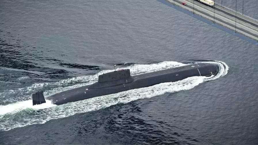 俄罗斯核潜艇又跑北大西洋转悠去了 难道真是去割海底光缆？