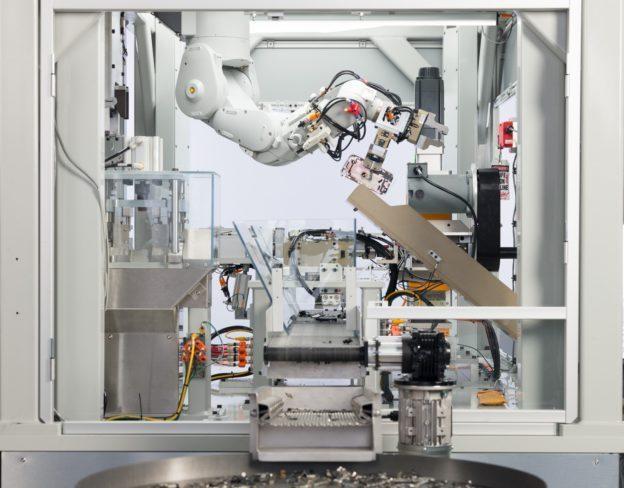 苹果公布新款回收机器人黛西：每小时拆200部iPhone