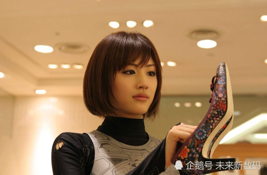 日本造出的高颜值女机器人 网友：这是要神展开我的机器人女友啊