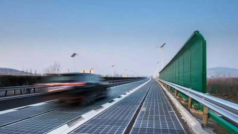 济南太阳能高速公路通车逾百日 每日均发电量达923KWh