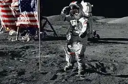 被NASA封锁50年的照片 人类首次登月拍摄到诡异的条形轨迹
