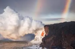 摄影师MichaelShainblum拍摄壮丽火山，熔岩附近竟然有双彩虹