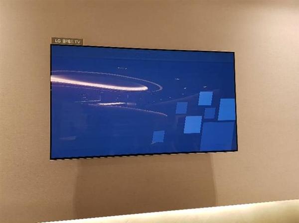 最新款OLED电视在仁川机场当众烧屏：LG尴尬回应