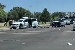 Waymo自动驾驶小型面包车在亚利桑那州发生撞车事故