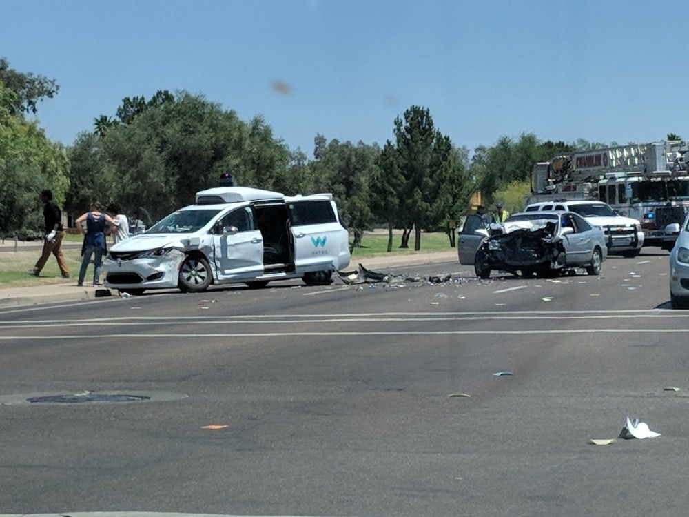 意外遭他人车祸车辆撞击Google自驾车再成事故车