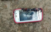 边充电边打电话印度18岁女孩因手机爆炸而身亡