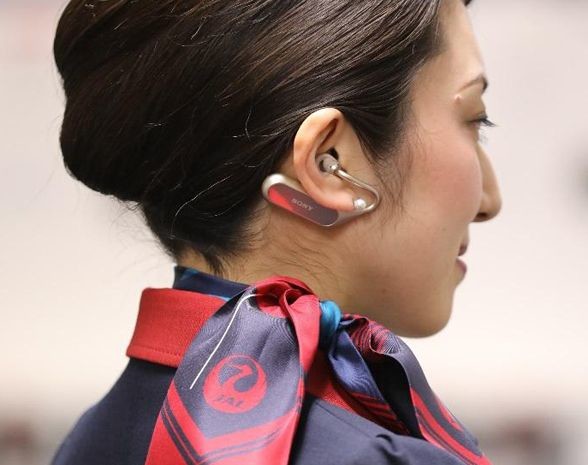 Sony语音AI助理耳机XperiaEarDuo四月底日本上市，日本航空也将导入机上组员作为相互通讯实验