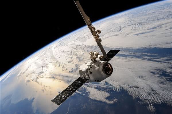 新分析数据：欧罗巴卫星正在向太空中喷水