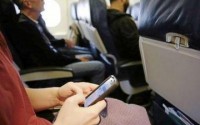 坐飞机玩手机还有多远？本月实施的民航新规仍不允许