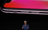 尴尬一幕：Apple首次演示iPhoneX人脸解锁失败