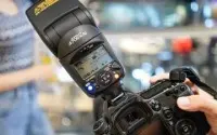 无需手动调整灯头自动跳闪Canon470EX-AI闪光灯评测