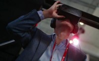 Facebook明年推200美元廉价VR头盔