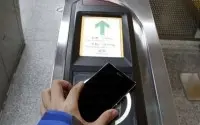 北京地铁推出“手机一卡通”今起试点刷手机出行