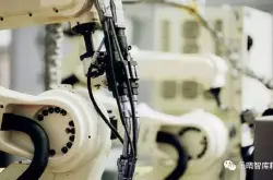 工业机器人：核心零部件国产化加速 中国市场涨势强劲