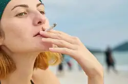 瘾君子赴泰请注意！泰国20处观光海滩将实施禁烟令