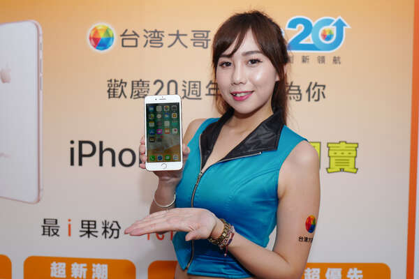 台湾大哥大iPhone8开卖！与小编一同直击“代代迎新”专案与各项申办优惠