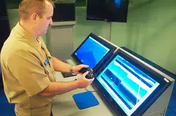 美军用Xbox手把取代3.8万美金的潜艇镜头操纵界面士兵超快速上手
