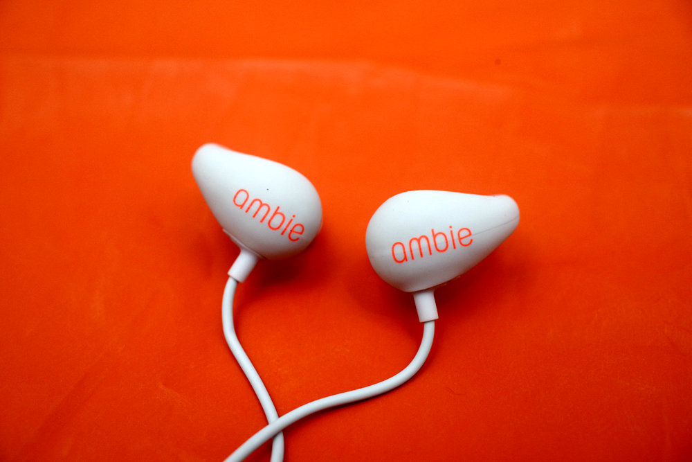 独特的耳环型全开放导管设计，Ambie全开放式动圈耳机动手玩