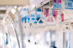 [面白日本]洁癖还是注重卫生？日本推出个人电车吊环保洁套