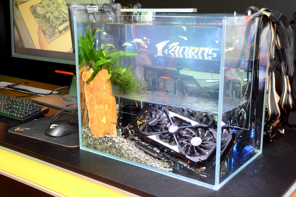 Computex2018：显卡跟鱼一起同缸养技嘉展示鱼机共生水冷鱼缸