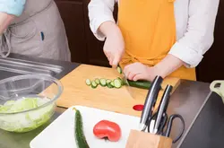 [面白日本]去日本买刀怎么选？除了三德菜刀这3种厨刀能让你刀工如有神助！