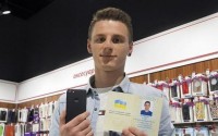 乌克兰男子为获苹果手机改名为“iPhone7”
