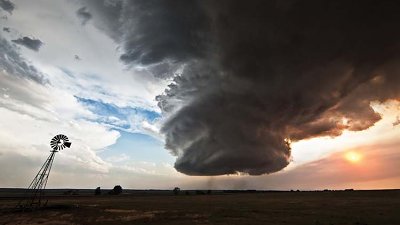 【风再起时】美国追风摄影师CamilleSeaman，用影像纪录强大暴风云的壮丽与破坏