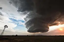 【风再起时】美国追风摄影师CamilleSeaman，用影像纪录强大暴风云的壮丽与破坏