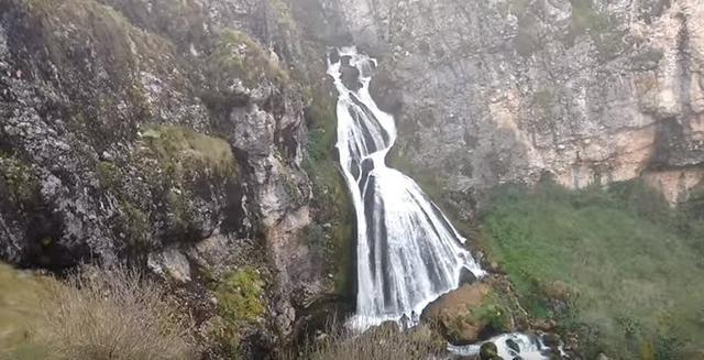 秘鲁西北部城市卡哈马卡绝美仙境新娘瀑布