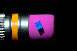 Intel推出微缩体积设计自旋量子位芯片铅笔橡皮头大小适合多组芯片构成大运算量