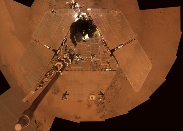 美国太空总署火星探测车机遇号失联处于生死关头