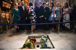 全球最聪明的人类英国物理学家霍金骨灰安葬仪式在伦敦西敏寺大教堂举行