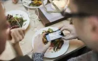 八成英国人希望餐厅设无手机区