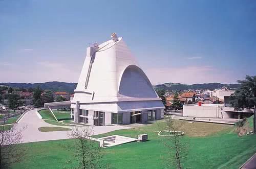 柯布西耶逝世41年后 这座星空教堂终于完工 美成一个宇宙