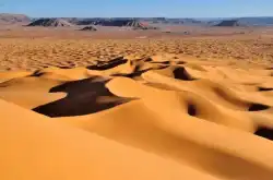 阿拉伯最大的沙漠突然下起了倾盆大雨 美国却要动用卫星进行侦查